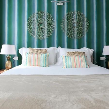 Plum Guide - The Spirograph Apartment